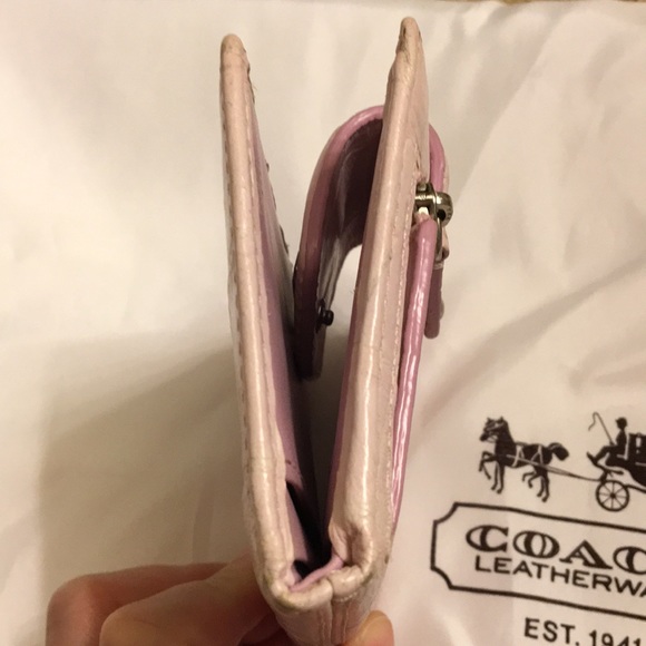 Coach Madison pink croc embossed leather wallet - Picture 6 of 7